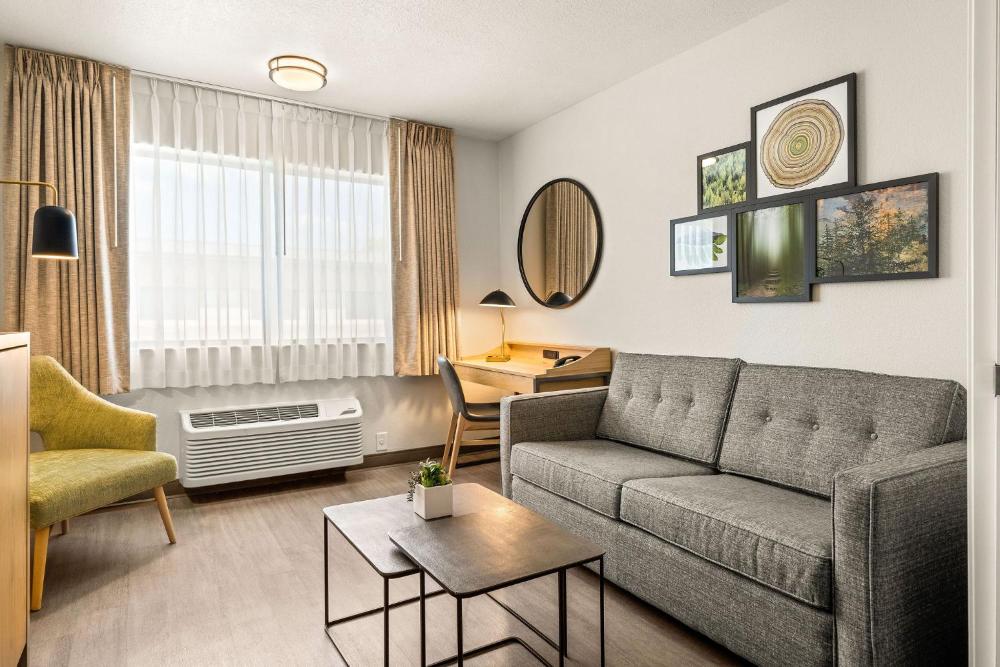 Executive King Suite Sleeper Sofa interior